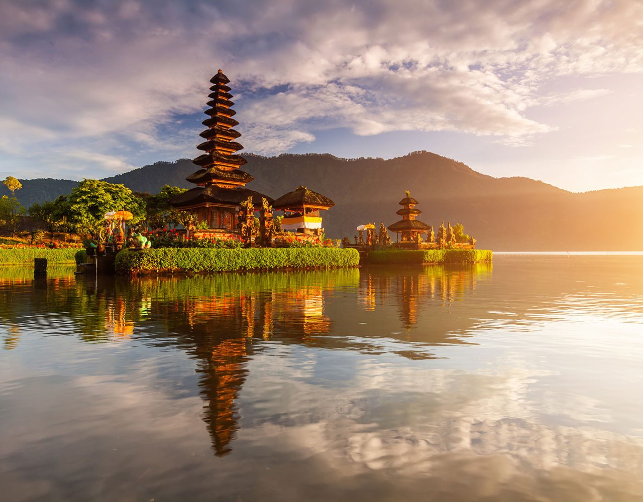 pura-ulun-danu-temple-panorama-at-sunrise-on-a-lak-2021-08-26-19-00-32-utc